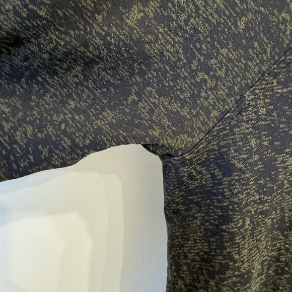 LULULEMON 3/4 zip size 4 or 6 womens top - Picture 8 of 8